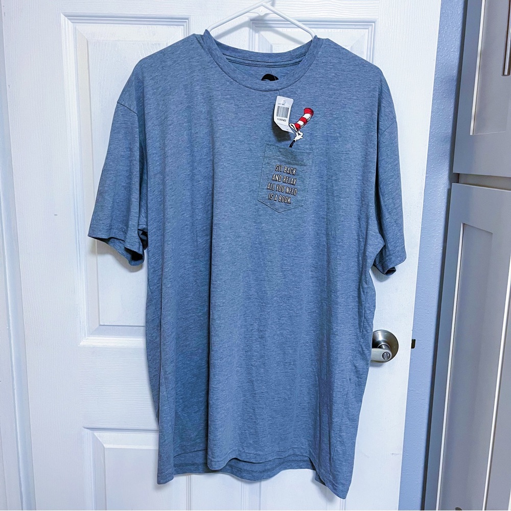 NWT 🐱🎩 Dr. Seuss The Cat in the Hat Pocket T-Shirt